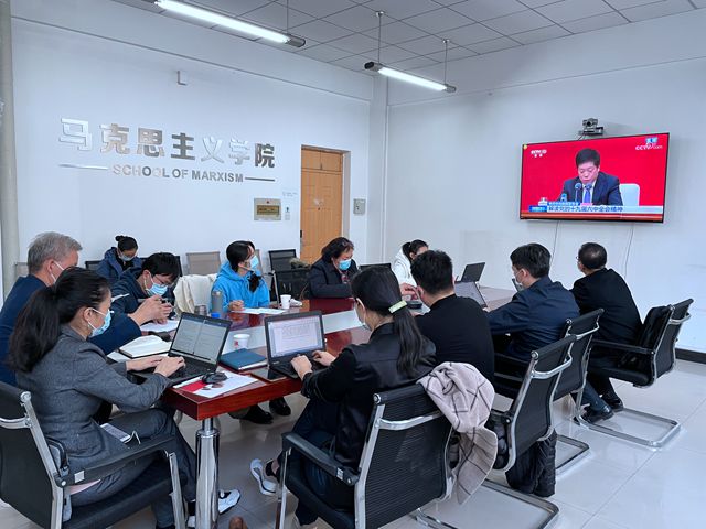 bb贝博艾弗森官方网站观看十九届六中全会新闻发布会-中关村教工会场1_副本.jpg