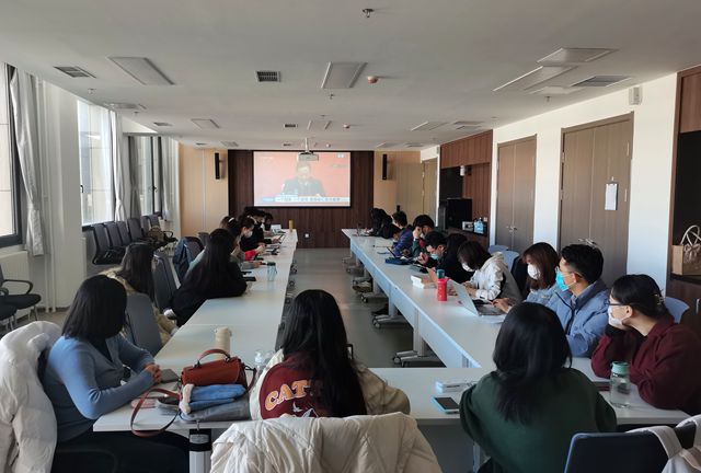 bb贝博艾弗森官方网站观看十九届六中全会新闻发布会-良乡学生会场_副本.jpg
